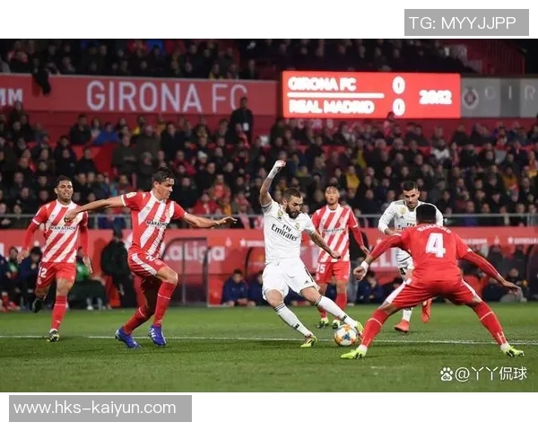 姆巴佩与赫罗纳比赛中与第四官员发生争执:我说话的时候看着我! 姆巴佩与赫罗纳比赛中与第四官员发生争执:我说话的时候看着我!